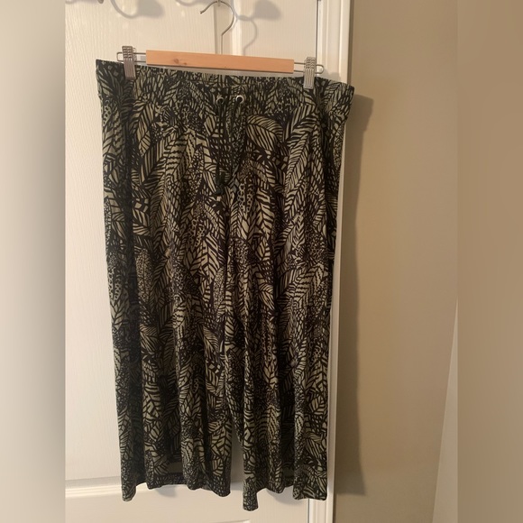 Jungle theme culottes - Picture 2 of 4
